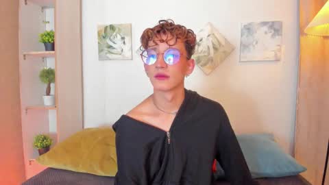 ian  online show from December 17, 4:07 am