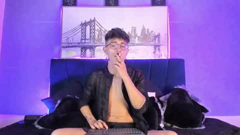 Snapshot of ianwayne_ chatting on December 9, 10:30 pm Andrew online show from December 9, 10:30 pm