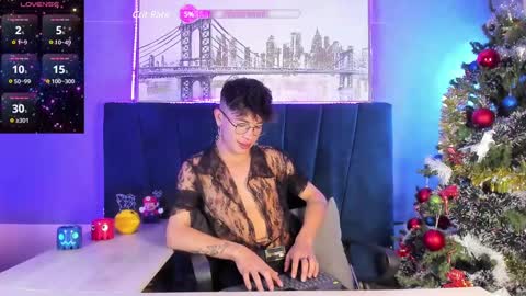 Snapshot of ianwayne_ chatting on December 13, 5:49 am Andrew online show from December 13, 5:49 am