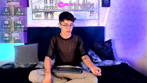 Snapshot of ianwayne_ chatting on January 12, 8:25 am Andrew online show from January 12, 8:25 am