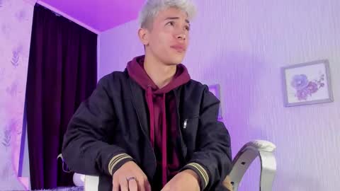 Snapshot of ianwayne_ chatting on February 20, 12:25 pm Andrew online show from February 20, 12:25 pm