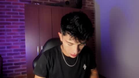 Snapshot of ianwayne_ chatting on November 24, 7:57 pm Andrew online show from November 24, 7:57 pm