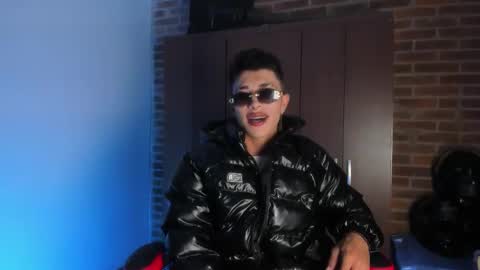 Snapshot of ianwayne_ chatting on December 20, 12:29 am Andrew online show from December 20, 12:29 am