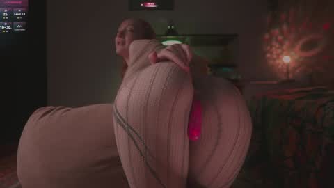 Snapshot of iara_mi chatting on December 17, 2:12 pm stream next week online show from December 17, 2:12 pm