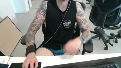 Snapshot of ic987 chatting on February 18, 3:35 am ic987 online show from February 18, 3:35 am