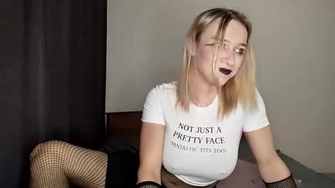 Jade online show from December 15, 2:43 pm