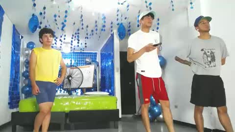 THOMAS AND DAMIAND online show from February 5, 8:14 pm