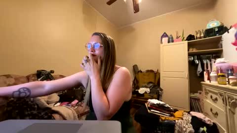 ickybratt online show from April 2, 12:47 pm