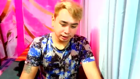 Snapshot of iconic_vince chatting on September 29, 3:28 pm iconic_vince online show from September 29, 3:28 pm