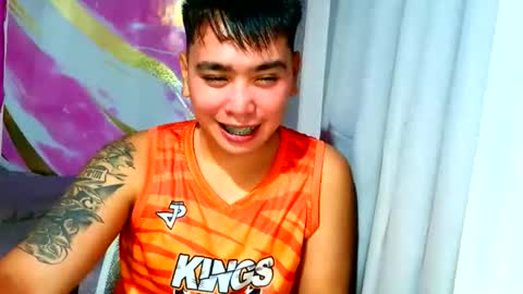 Snapshot of iconic_vince chatting on October 12, 1:32 pm iconic_vince online show from October 12, 1:32 pm