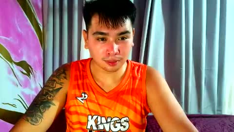 Snapshot of iconic_vince chatting on October 24, 12:23 pm iconic_vince online show from October 24, 12:23 pm