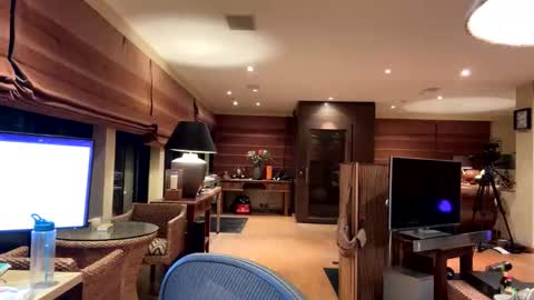 icuras online show from February 13, 9:33 pm