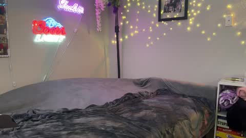 Snapshot of icyduo chatting on February 9, 12:19 pm doubletrouble online show from February 9, 12:19 pm