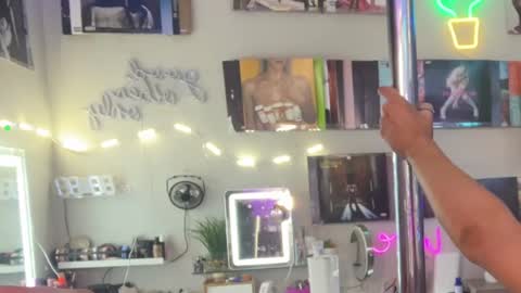 Snapshot of icyduo chatting on October 21, 9:43 am doubletrouble online show from October 21, 9:43 am