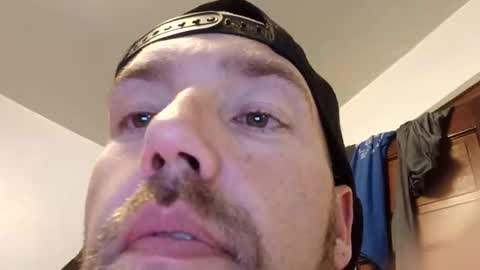 Snapshot of icyfucktoy chatting on October 24, 1:57 am icyfucktoy online show from October 24, 1:57 am