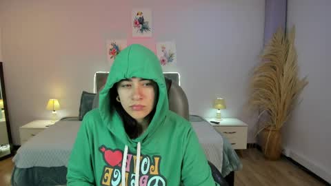 Snapshot of icysweetcam chatting on April 17, 12:08 pm Icy online show from April 17, 12:08 pm