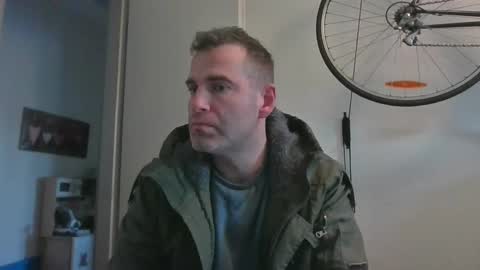 Snapshot of idontknowwhy1 chatting on December 18, 9:14 am idontknowwhy1 online show from December 18, 9:14 am