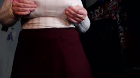 Snapshot of idontknowwhyjojo chatting on February 23, 9:56 pm Saya online show from February 23, 9:56 pm