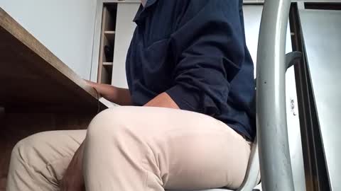 idris izan online show from October 30, 1:45 pm