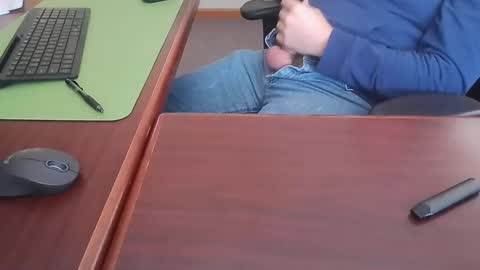 Hung office Stud online show from December 6, 7:12 pm