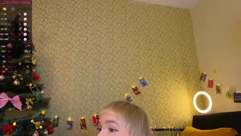 Emmy  help me reach 100 thumbs up online show from December 30, 8:15 pm