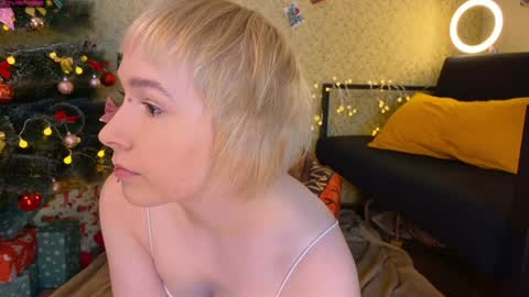 Emmy  help me reach 100 thumbs up online show from January 5, 5:30 pm