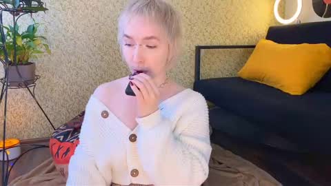 Emmy  help me reach 100 thumbs up online show from March 10, 7:53 am