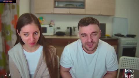 Snapshot of ihavepaws33 chatting on December 14, 5:07 am Julia and Mira online show from December 14, 5:07 am