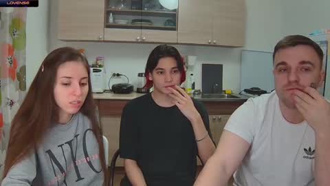 Snapshot of ihavepaws33 chatting on December 16, 3:43 pm Julia and Mira online show from December 16, 3:43 pm