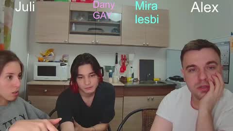 Snapshot of ihavepaws33 chatting on December 16, 6:49 pm Julia and Mira online show from December 16, 6:49 pm