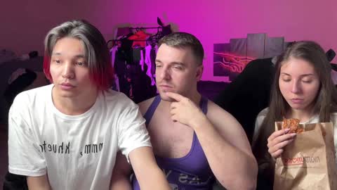 Snapshot of ihavepaws33 chatting on December 19, 8:44 pm Julia and Mira online show from December 19, 8:44 pm