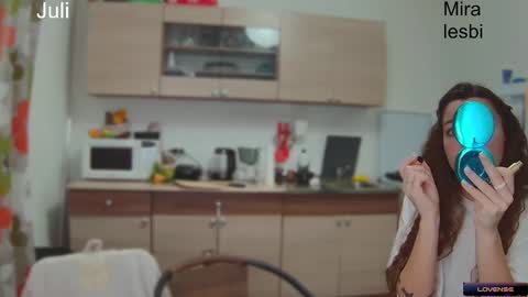 Snapshot of ihavepaws33 chatting on December 22, 6:28 am Julia and Mira online show from December 22, 6:28 am