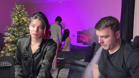 Snapshot of ihavepaws33 chatting on December 25, 3:17 pm Julia and Mira online show from December 25, 3:17 pm