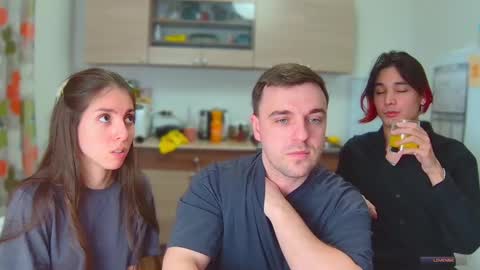 Snapshot of ihavepaws33 chatting on December 29, 5:33 pm Julia and Mira online show from December 29, 5:33 pm