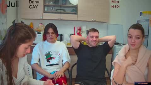 Snapshot of ihavepaws33 chatting on January 9, 10:31 am Julia and Mira online show from January 9, 10:31 am