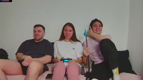 Snapshot of ihavepaws33 chatting on January 20, 1:21 pm Julia and Mira online show from January 20, 1:21 pm