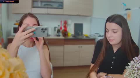 Snapshot of ihavepaws33 chatting on January 22, 4:44 pm Julia and Mira online show from January 22, 4:44 pm