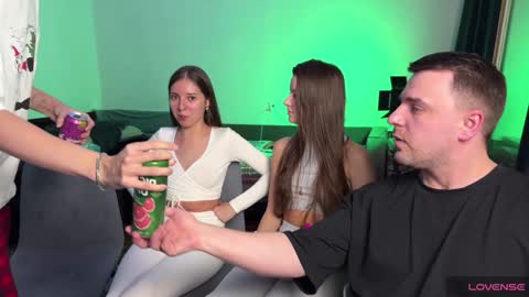 Snapshot of ihavepaws33 chatting on January 29, 5:02 pm Julia and Mira online show from January 29, 5:02 pm