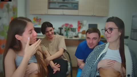 Snapshot of ihavepaws33 chatting on February 4, 4:39 pm Julia and Mira online show from February 4, 4:39 pm