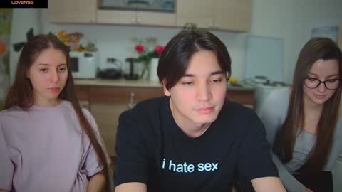 Snapshot of ihavepaws33 chatting on February 7, 5:51 pm Julia and Mira online show from February 7, 5:51 pm