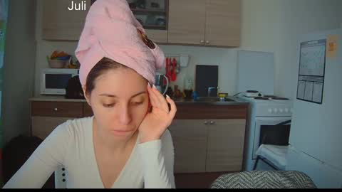 Snapshot of ihavepaws33 chatting on February 9, 8:22 am Julia and Mira online show from February 9, 8:22 am