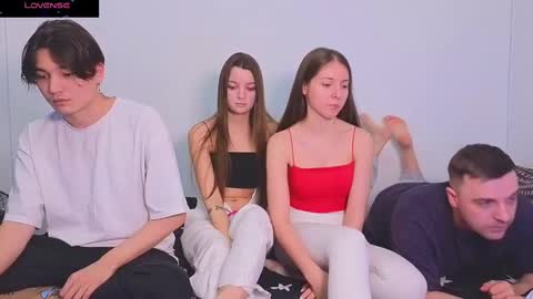 Snapshot of ihavepaws33 chatting on February 13, 6:27 pm Julia and Mira online show from February 13, 6:27 pm