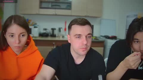 Snapshot of ihavepaws33 chatting on February 20, 4:03 pm Julia and Mira online show from February 20, 4:03 pm