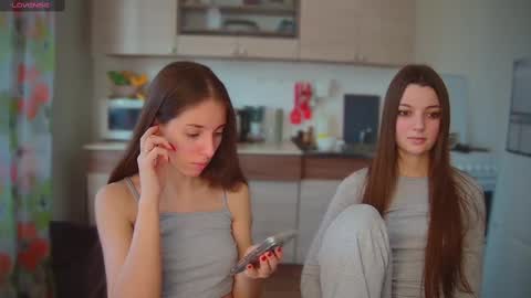 Snapshot of ihavepaws33 chatting on February 23, 12:16 pm Julia and Mira online show from February 23, 12:16 pm