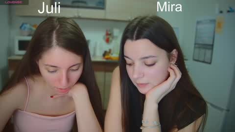Snapshot of ihavepaws33 chatting on February 27, 7:26 pm Julia and Mira online show from February 27, 7:26 pm