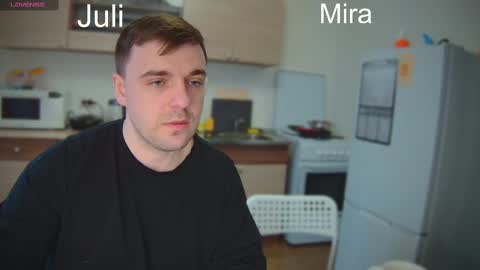 Snapshot of ihavepaws33 chatting on March 5, 1:39 pm Julia and Mira online show from March 5, 1:39 pm