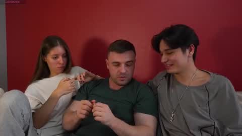 Snapshot of ihavepaws33 chatting on September 24, 1:47 pm Julia and Mira online show from September 24, 1:47 pm