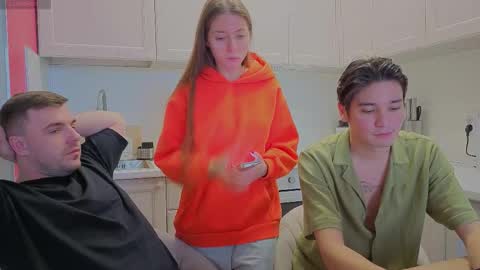 Snapshot of ihavepaws33 chatting on October 2, 6:42 am Julia and Mira online show from October 2, 6:42 am