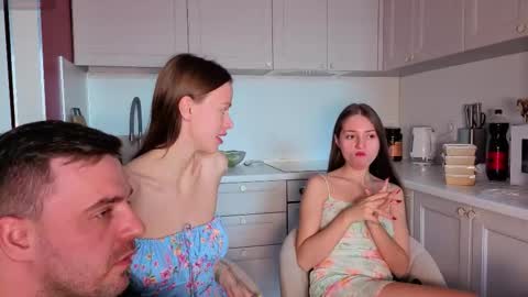 Snapshot of ihavepaws33 chatting on October 7, 11:07 am Julia and Mira online show from October 7, 11:07 am