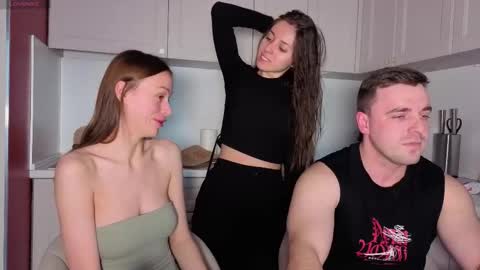 Snapshot of ihavepaws33 chatting on October 13, 12:16 pm Julia and Mira online show from October 13, 12:16 pm